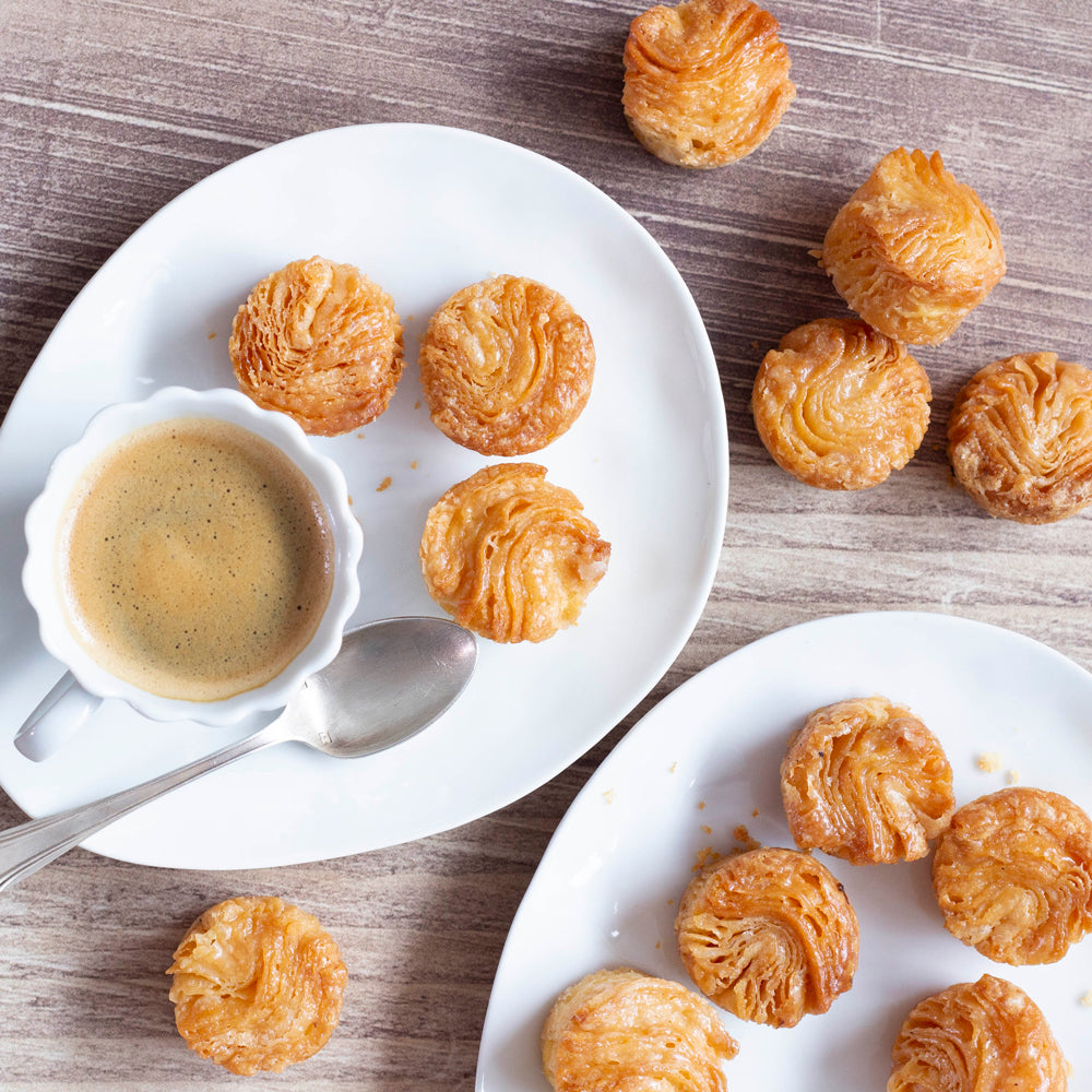 Charger l'image dans la galerie, Plateau de 48 Bouchées Kouign Amann, ambiant pro